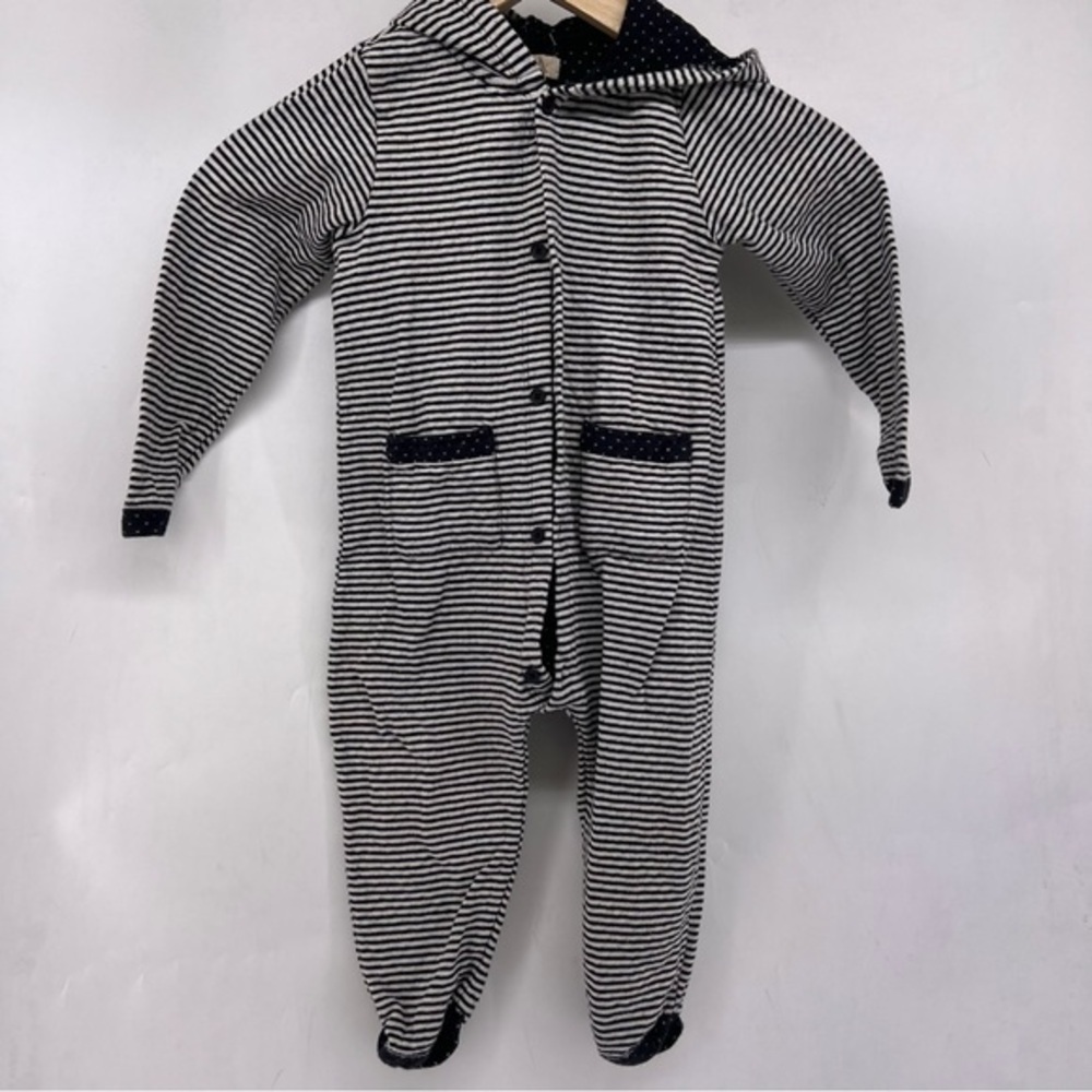 5/$25 Peek black and white Xl 18-24 one piece hoodie - Picture 1 of 4